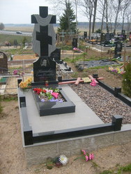 Памятники с крестом